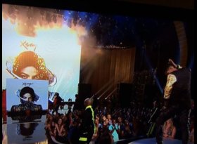 Usher�ڰ佱����ܿ�ѷ�µ���